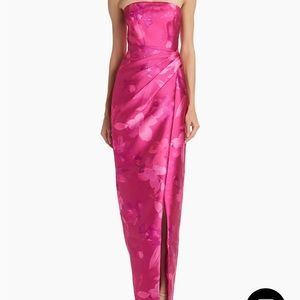 ML Monique Lhuillier strapless gown. Only worn one time as a bridesmaid.